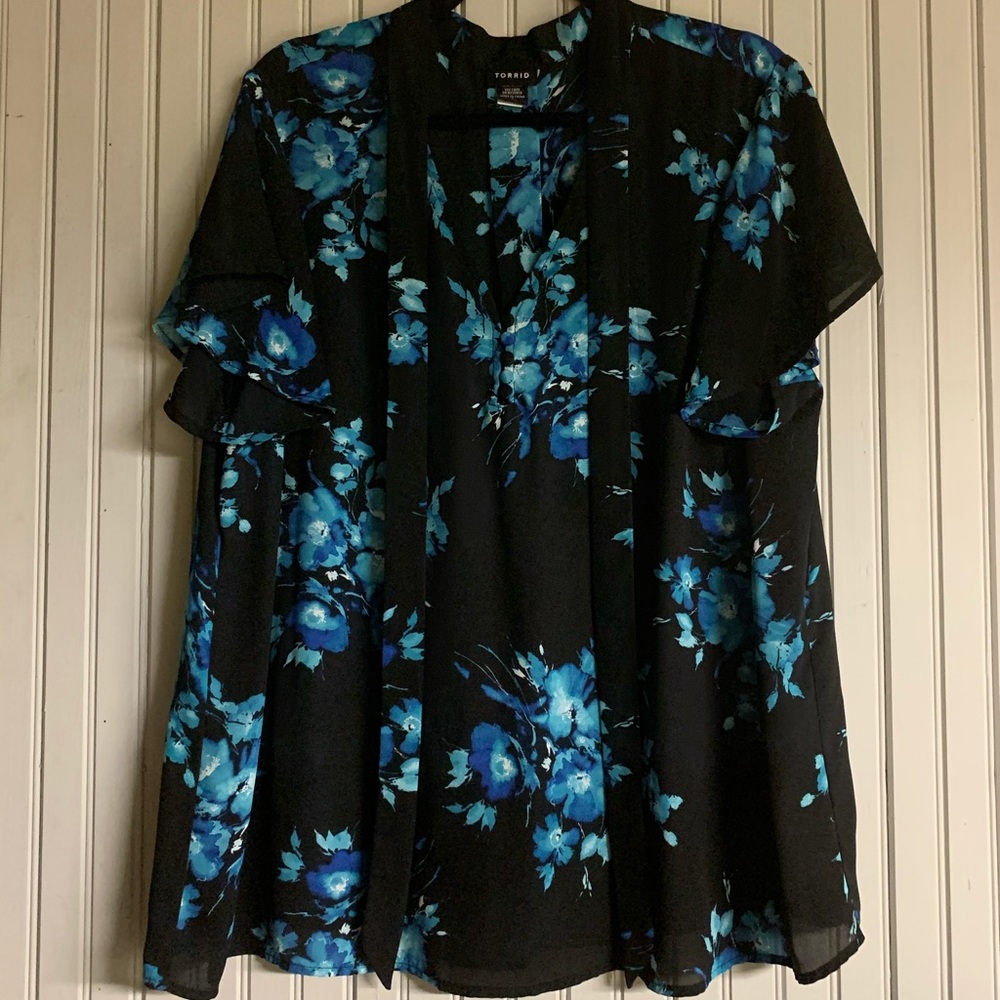 Torrid Floral tie-neck blouse